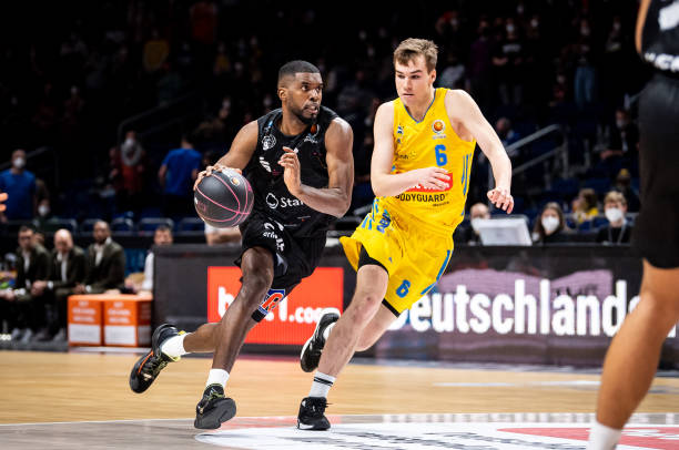 塔斯的搭档 塔斯的搭档